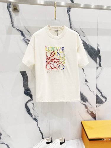 Loewe 罗意威 260克圆领短袖T恤 25Fw七彩流苏字母Logo刺绣工艺 官方同步 高版本 高品质 时尚个性 百搭潮流 纯原品质 原版面料 吊牌 领标 水