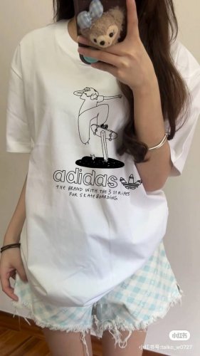 adidas 阿迪达斯 25Ss 三叶草卡通滑板 印花短袖 高版本 重工 短袖T恤 顶级用料 限量发售 面料 250克 双纱双股用料 预缩定型 具有良好的吸汗性