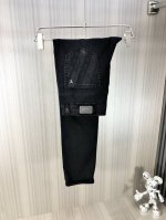 lv 路易威登 2025春夏最新推出男士牛仔裤新品！重工水洗牛仔面料，定制面料和一般牛仔布料比起来，更加柔软舒适！超重工洗水工艺 双工艺洗水 整条裤子，手感舒适