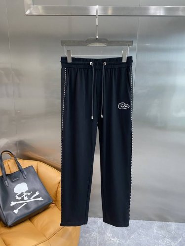 迪家 高端定制 新款休闲裤精心设计、兼具舒适性和精致感的专属和系列，该系列包含舒适保暖、经典时尚一线 流线型裁剪实用百搭极具高端奢华感码数:M-3Xl 隔天