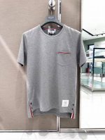 贸易正品 thom Browne 汤姆布朗口袋款T桖 款号Bln1259 官网同步开售 24Ss夏季新品 客供官方定制面料 220克60支双股长绒棉95% 氨纶
