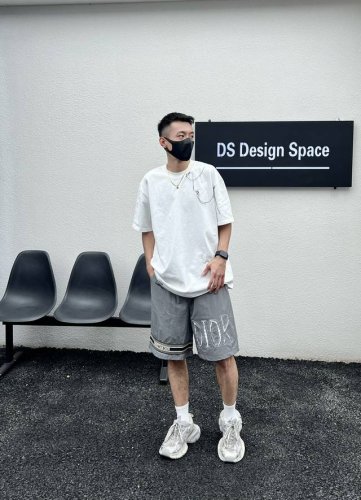 品名：迪奥 Dior 25Ss 织带拼接运动破洞 剪花工艺 内里网眼短裤五分裤 面料：梭支 颜色： 黑色 灰色 尺码M-L-Xl 腰围 臀围 裤长 M 70 4