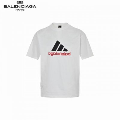 ：170 Balenciaga 巴黎世家&阿迪 镜像绣花短袖 采用32支双纱 260克重面料 进口针织针梳棉进行制作，厚度适中，有垂感又有轮廓型，上身就是一个舒