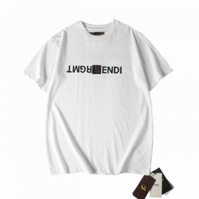 Fend* 新款 Frgmt 藤原浩联名系列 Zp p8350购入 白色棉质平纹布材质 正面饰有超大F*Ndi和Frgmt字样 定制T恤面料我们从来不计较时间与