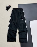 款号N208 Balenciagaadidas Fw秋季新款 Blcg 巴黎世家 阿迪达斯联名字母Logo拉链运动裤 面料为环保再生尼龙面料，侧边为定织织带，织