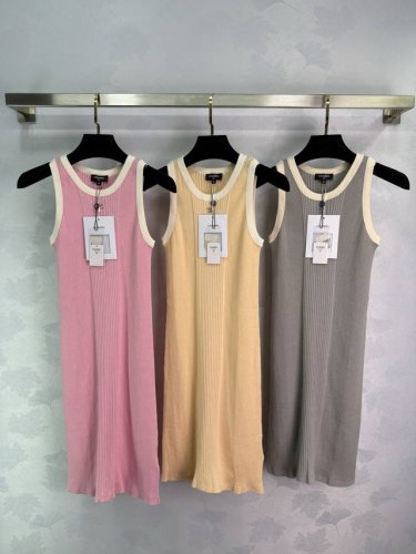 Chane*沙滩春夏新品 撞色修身针织背心裙 金属装饰设计百搭减龄又时髦 少女穿搭修身版型不挑人上身巨显瘦 3色36.38.40三个码 T226B