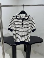 新品羊毛混纺polo衫 羊毛混纺面料制作 饰品牌标识刺绣 减龄条纹设计 polo领口 纽扣开合 修身弹力版型 推荐入手 黑白色 L