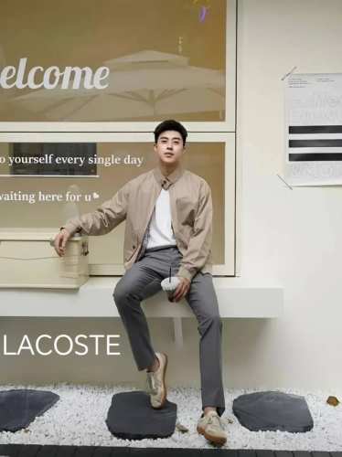 Lacoste 法国鳄鱼西裤格子桑蚕丝休闲西裤，冰感透气，超大弹力，遮肉显瘦。加入“软黄金”桑蚕丝，细腻柔软 怕热的人，一定要买一条试试。主打一个凉爽+高颜值，