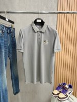 罗意威 2025春夏新款男士标识短袖polo衫，延续经典商务休闲翻领polo恤.该款polo衫采用丝光双面棉质珠地面料制成，隽永设计可跨越时尚潮流。经典款型，品