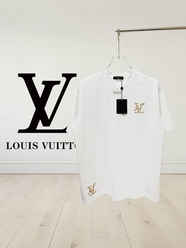高品质] Louis Vuitton 路易威登 25Ss春夏新款 渠道精品 胸前和衣脚重工字母刺绣标志 后幅刺绣大Logo标志 圆领短袖T恤衫微阔的版型 整体时