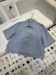 fendi*2025夏季新款 翻领拉链短袖外套短裤 整体牛仔提花面料 定制链头细节满满 短裤松紧腰头宽松有度 可分开批 上衣Sml 短裤