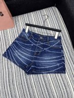 小香25早春新品丹宁牛仔短裤 激光链条标识 复古洗水工艺 女神必入 香家经典系列 时尚气质百搭 ：白蓝 浅蓝 深蓝 ： 36 38 40 Price: C