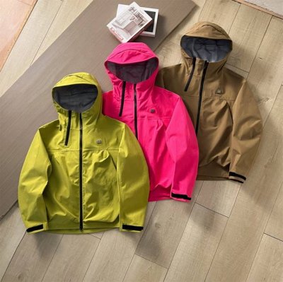 高版本完美复刻 Kolon Sport可隆25年新品应季冲锋衣 明星胡歌刘诗诗同款！ 硬壳冲锋衣定制辅料，采用了E3D剪裁，满足人体工程学三维设计，运动起来更加