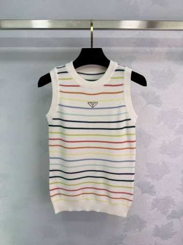 prada*25春夏新款系列 彩色条纹背心 经典款式，胸前配有prada标志，增添精致感！俏皮减龄显白 日常出行或轻松聚会轻松驾驭！1色3码Sml T226B