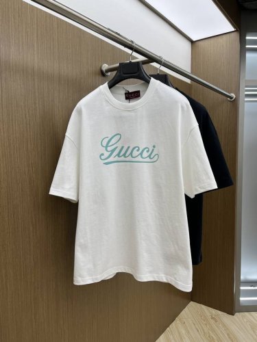 guc Ss夏装新品 专柜在售 最新系列图案Logo短袖T恤 必须人手一件的节奏！ 进口顶极精梳棉面料，极为亲肤舒适 摸上去非常的细腻，质感很好，完美体现立体感