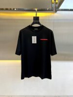 ba巴黎世家、2025S夏装新品 最新系列Logo短袖T恤 必须人手一件的节奏！进口顶极100%纯棉面料，极为亲肤舒适 摸上去非常的细腻，质感很好，完美体现立体