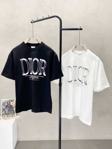 Dior迪奥独家专供新款原单男士休闲短袖 高端 高端版本 时尚百搭爆款进口面料 手感超柔软细腻 穿着亲肤舒适 高端精品 代工厂p精细做工 上身非常赞 男士必备单