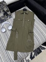 爆款现货 原单品质 Celi*｜25经典工装风连衣裙 配订制腰带 铜氨丝高品质面料，颜色非常高级耐看，版型上身一绝，轮廓感很强，百搭时尚的神器！细节一整个满分，
