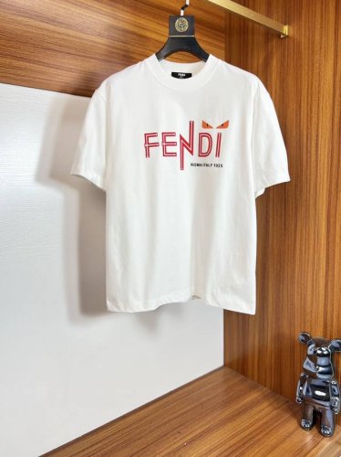 Fendi 芬迪 2025年春夏新品上新 三标齐全 圆领短袖T恤 好货不用过多介绍 看细节 专柜码数 S-Xxxl 175 140建议L
