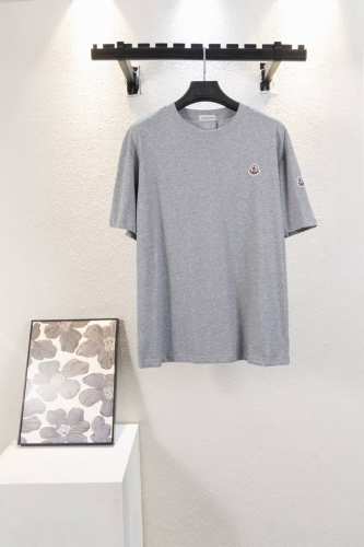 款号k8043 MONCLER 蒙口 经典标识 章仔刺绣 Logo标识精致升级 原版面料 官方同款 短袖T恤 定制270克同缸染面料 手感非常舒服 春夏砖柜同步