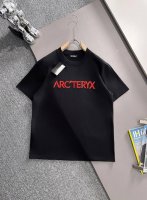 arc Teryx 2025新款 前幅进口机高密度刺绣字母 后幅九宫格Logo 男女同款 短袖T恤 定制260克100％双纱纯棉面料 定染32支双股螺纹 领标吊