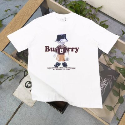 款号 Zsf7013 高版本 2025新款Burberry巴宝莉玩偶小人图案字母Logo印花休闲情侣宽松短袖T恤 独一无二的活性环保面料染色 32支双纱精梳纯棉