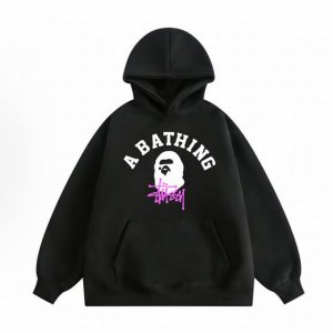 120 Stussy联名Bape连帽情侣卫衣 甄选新疆高克华棉面料 手感软糯细腻 上身充满质感 非常轻便舒适运动宽松版型不紧身 轻松驾驭无压力 全衣平车走线 立