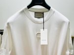 Size：S M L Xl 黑 白两色 男女同款1 G家G*Cci 古驰 互扣式双G刺绣贴饰开叉半袖T恤衫 经典款百搭减龄款 纯棉制品建议干洗或反面洗衣袋包裹冷