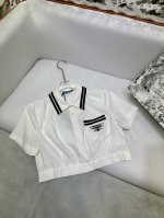 prada 新款衬衫 口袋Log刺绣装饰 简约大气上档次 百搭不挑身材 各种搭配都好看 人手必备一款 单色三码 Sml