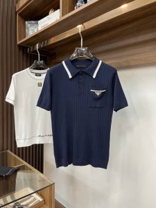 prada 普拉达-2540Ss夏季新款 时尚大爆款翻领T恤 休闲时尚外穿 内搭必备款 舒适好看上身可见 定制进口高端针织面料 手感细腻丝滑有质感 上身舒适透气