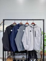 迪桑特户外冲锋衣外套 descente迪桑特连帽百搭机能防风冲锋衣连帽外套夹克 宽松显瘦 高品质 搭配防水拉链 帽绳有注塑调节扣可随意调节 穿着方便 Wang炸