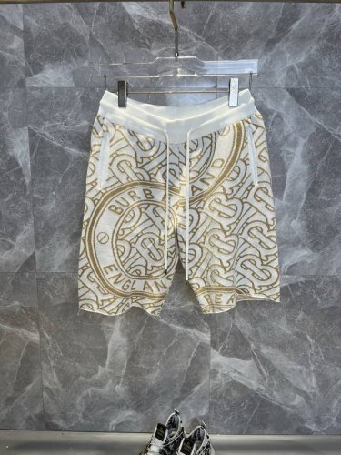 burberry巴宝莉 经典款2025Ss新款针织短裤，定制面料采用威化布织法，提花针织工艺，版型紧致立体，满花字母拼接 定制裤绳五金质感强，顺滑，上身舒适透气