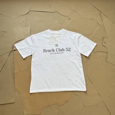 Givenchy纪梵希 Givenchy Logo Ss23 棉质字母高街风短袖T恤 白色 不得不说Gvc家的衣服设计真的很棒 图案很有艺术感 这款T简直太酷了
