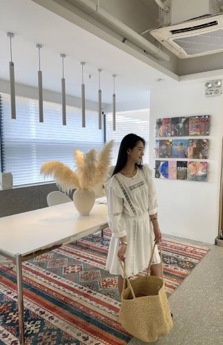 no Name上新 明星款 花边拼接镂空荷叶减龄连衣裙 Sml