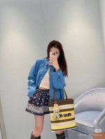 Miumi* 25Ss春夏新款 知识分子夹克廓形外套 原版开发 高版出品 双层面布工艺立体有型 定位刺绣字母Logo点缀简约大气低调奢华 进口棉府绸衬衫面料质感