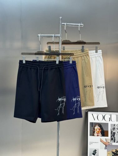 上衣- 。裤子- 。 Givench*纪梵-希25S夏季新款五分短裤！视觉感受超前！悬垂感强！手感质感都极完美！无缝工艺M侧身Logo的经典设计完美的丰富大家的