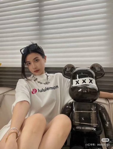 高品质 品名：Lululemon 25Ss春夏新款 经典红标字母立体印花男女同款圆领纯棉短袖T恤 版型；宽松版 面料：330G全棉精梳棉 颜色： 黑色-白色 尺