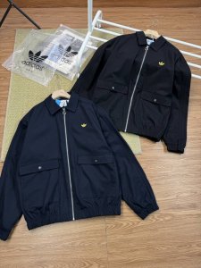顶级复刻 Adidas Orginals 阿迪 三叶草 25初春款 三条杠 徽标草写字母Logo刺绣 男女款纯色翻领拉链夹克外套.定制面料，沙卡全棉，面料防预缩