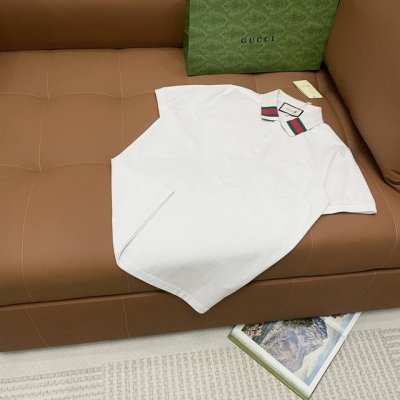 高版本polo系列 Gucci古驰 基础百搭polo衫系列 男女同款 260克纯棉珠地料子 这款高颜值polo衫女生穿上都好看 回头率满满 感觉直接拿捏住 这件