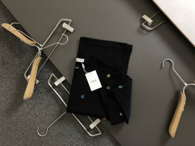 Dir*合身版型S-Xl 25早春最新重工彩色刺绣前后幅对应Logo 融合高工艺重磅短袖，高端品质专柜原单圆领援助，顶级制作工艺进口面料，专柜款独特设计，采用进