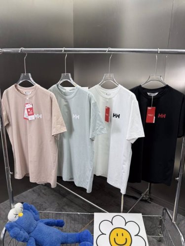 新款Helly Hansen Hh 同款情侣款休闲防晒速干弹力后背图案印花短袖T恤 品名 Hh后背印花T恤 颜色：黑，白，粉，蓝色 规格：S，M、L，Xl 面料