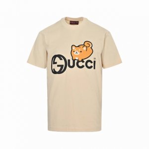 gucci 古驰 25Ss 卡通图案字母印花短袖 传统设计以全新印花和提花细节焕新诠释。这款T恤以Gucci复古标识印花全新呈现，焕新诠释品牌经典标识。 很宽松