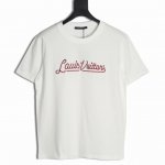 louis Vuitton Lv 路易威登 25Ss 草写字母刺绣短袖 采用300G双纱重磅面料，1:1螺纹，手感柔软舒适，上身亲肤透气，垂感佳，胸口红色签名刺