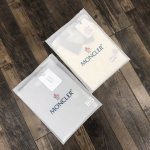 25夏款 发140 好货上新 Moncler25Ss情侣款休闲商务Polo衫 采用客供进口高克重40支珠地面料面料柔软顺滑 上身舒适，透气性非常好，臻品级！ 每