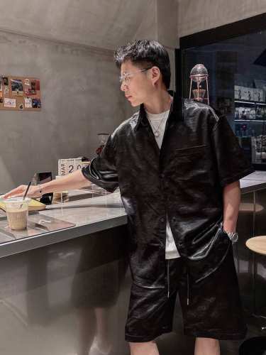 裤子 衣服 Dg 新款休闲裤！品牌经典Logo，定制高品质280克醋酸面料套装。高支高密，面料很厚实的，做了防勾丝处理，手感跟真丝一样舒适度极好，手触感：烈。辦