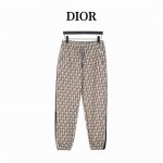 dior 迪奥 满印提花侧边织带套装长裤 米黄色 灵感源自八十年代复古，客供定制的480克提花材质，摸着面料质感肉实，肌里感清晰可见，有净重感，全身极致简约设计