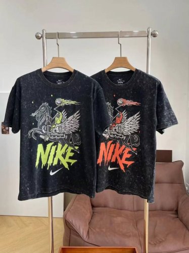 nike耐克25Ss男子复古水洗飞马印花短袖 货号：Hf6200-010-355 颜色：黑色 红杉绿 尺码：M-L-Xl-2Xl Nike男子飞马印花短袖从复古
