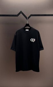 原单品质] 品牌 Cd迪奥 25Ss最新Cd花瓣胸前字母立体Logo刺绣短袖T恤 品牌元素标志性 经典简约刺绣工艺 彰显品牌魅力 面料 采用320G 高端进口纯