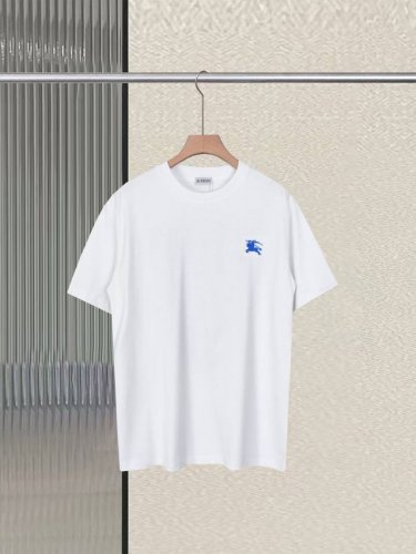 顶级版本 Burberry 巴宝莉 Bbr 2025夏季新款 战马贴布刺绣 圆领短袖T恤男女同款 采用定制双股双纱纯棉面料,洗水定型处理，不变形不缩水 胸口战马