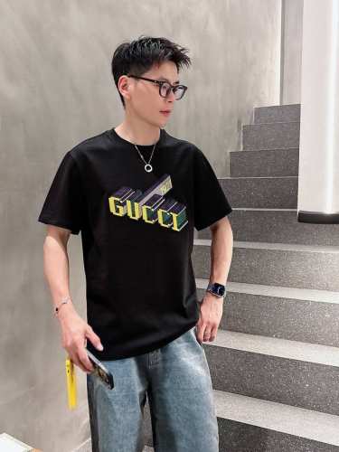 gucci古驰独家专供新款原单男士休闲短袖 高端定制 高版本 时尚百搭爆款进口面料 手感超柔软细腻 穿着亲肤舒适 高端精品 代工厂P精细做工 上身非常赞 男士必